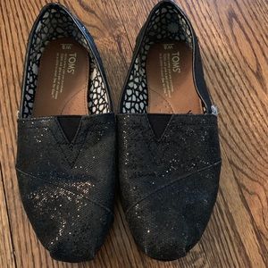 BLACK SPARKLY TOMS